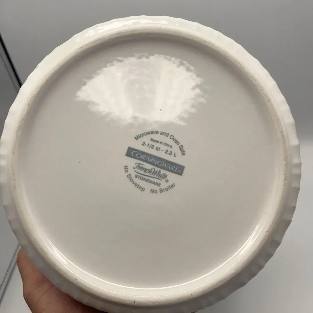 Corning Ware French White 2. 5 Quart Stoneware Round Casserole Baking Dish USA